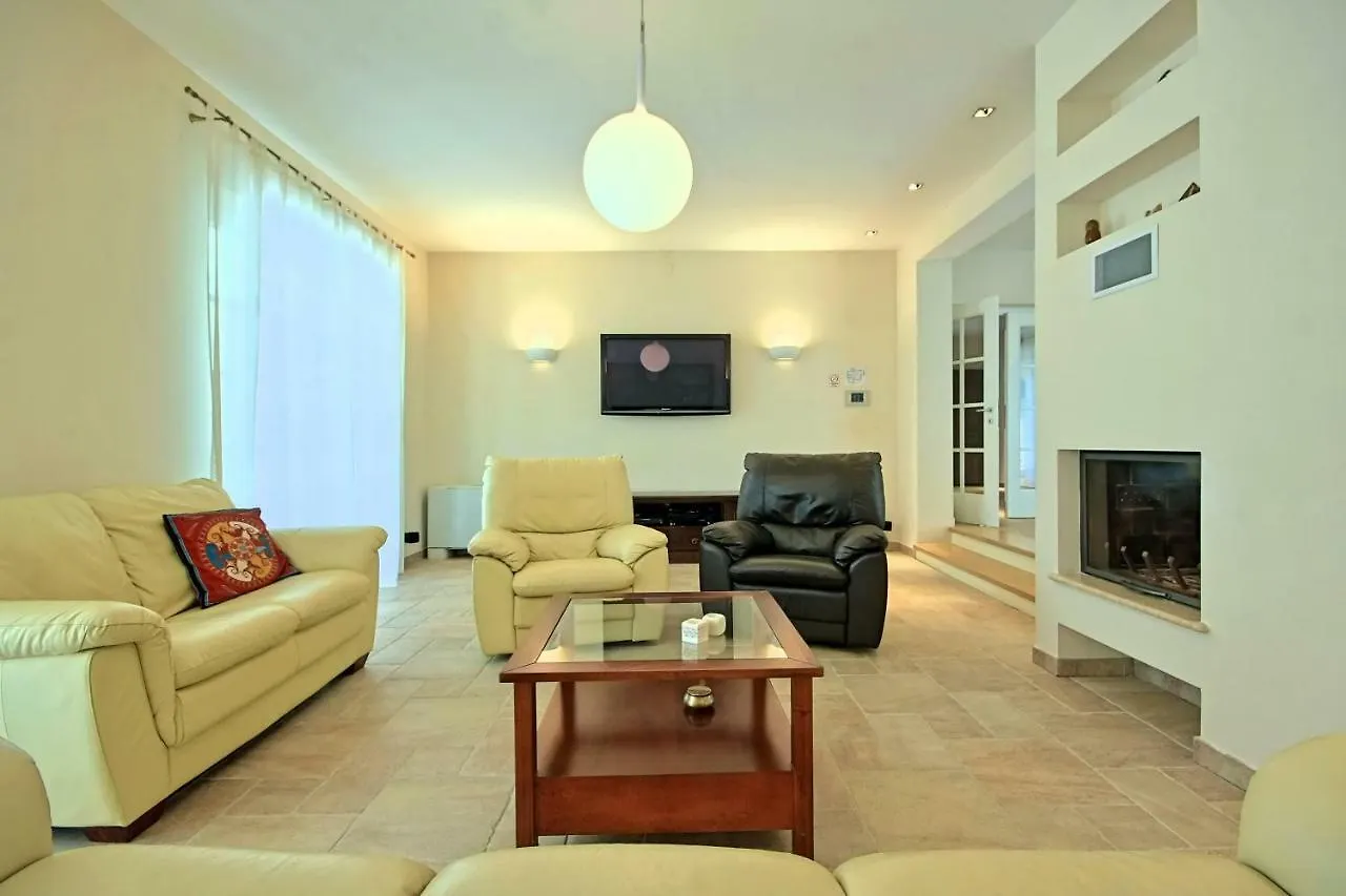 Villa Alma Marcana 0*,  Croatia